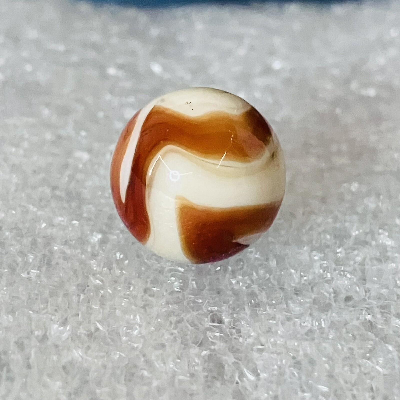 UV Active Ravenswood “R” Swirl Marble .60″ NM Wet Red / Blood On White Red Raven