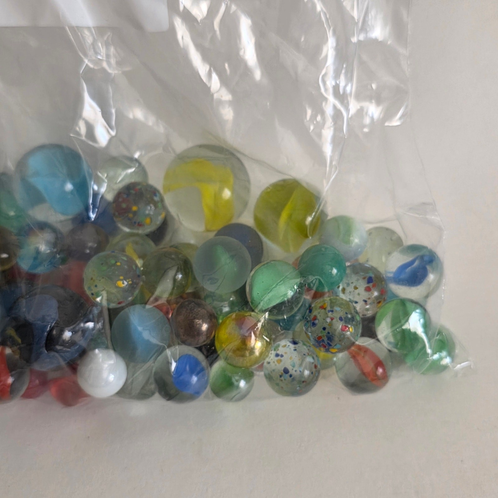 Vintage Glass Marble Lot 122 Mixed Assorted Sizes Cat’s Eye Swirl Clearies