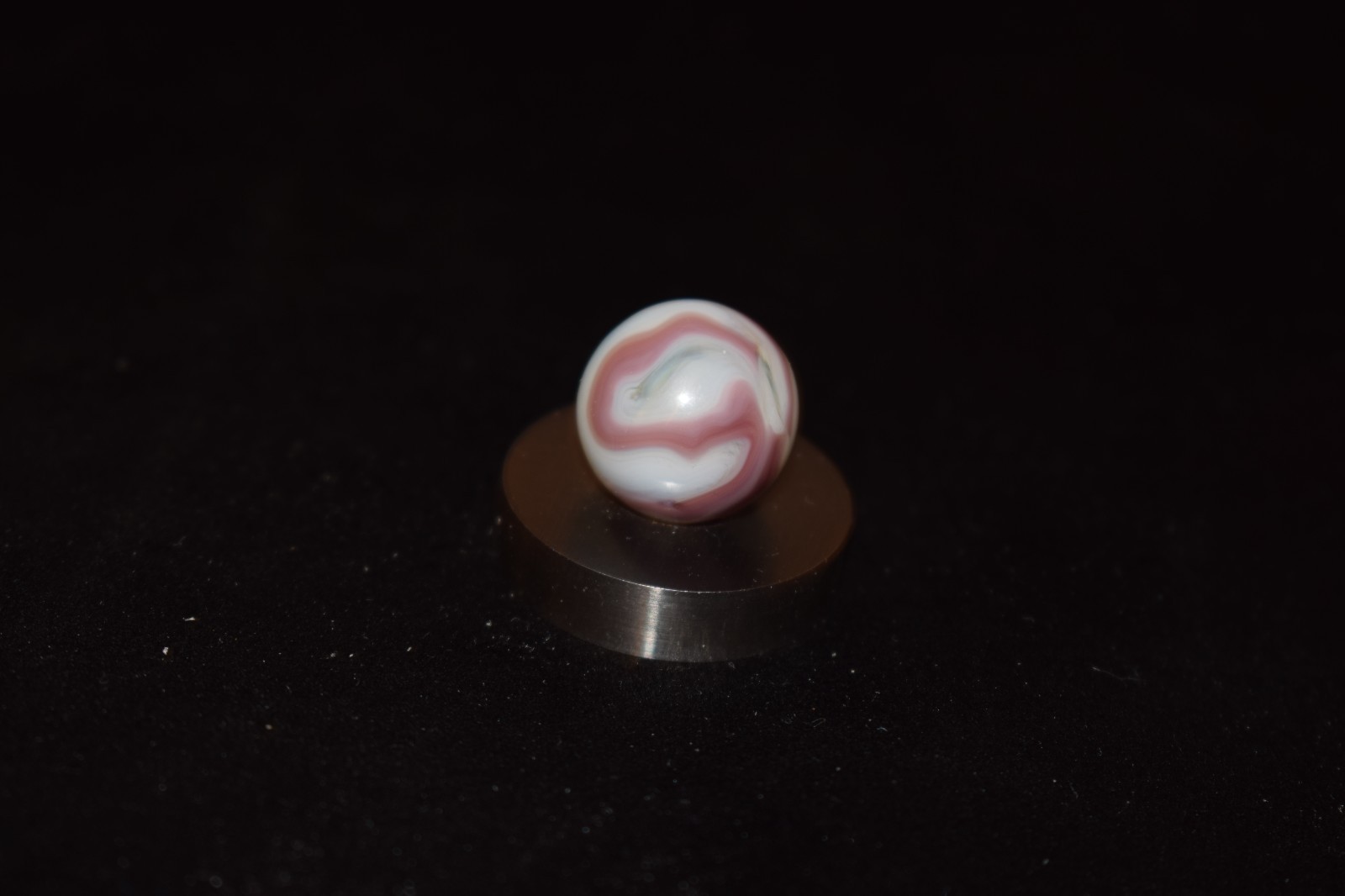 ⭐Vintage Alley/Ravenswood Lavender Opalescent Base Marble Size .625″=5/8″ MINT