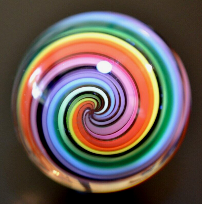 EDDIE SEESE GLASS MARBLE/1.829″-FILIGRANA JOSEPH’S COAT RAINBOW DT-GREEN,TURQ.+