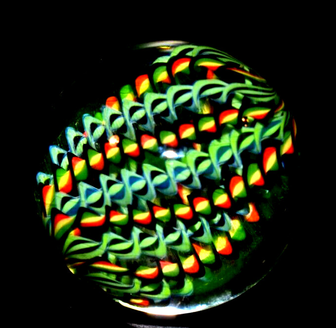 JOSHUA JUSTICE GLASS MARBLE/1.496″-BLACKLIGHT 10 CANE TWIST-2 BL RIBBON SETS