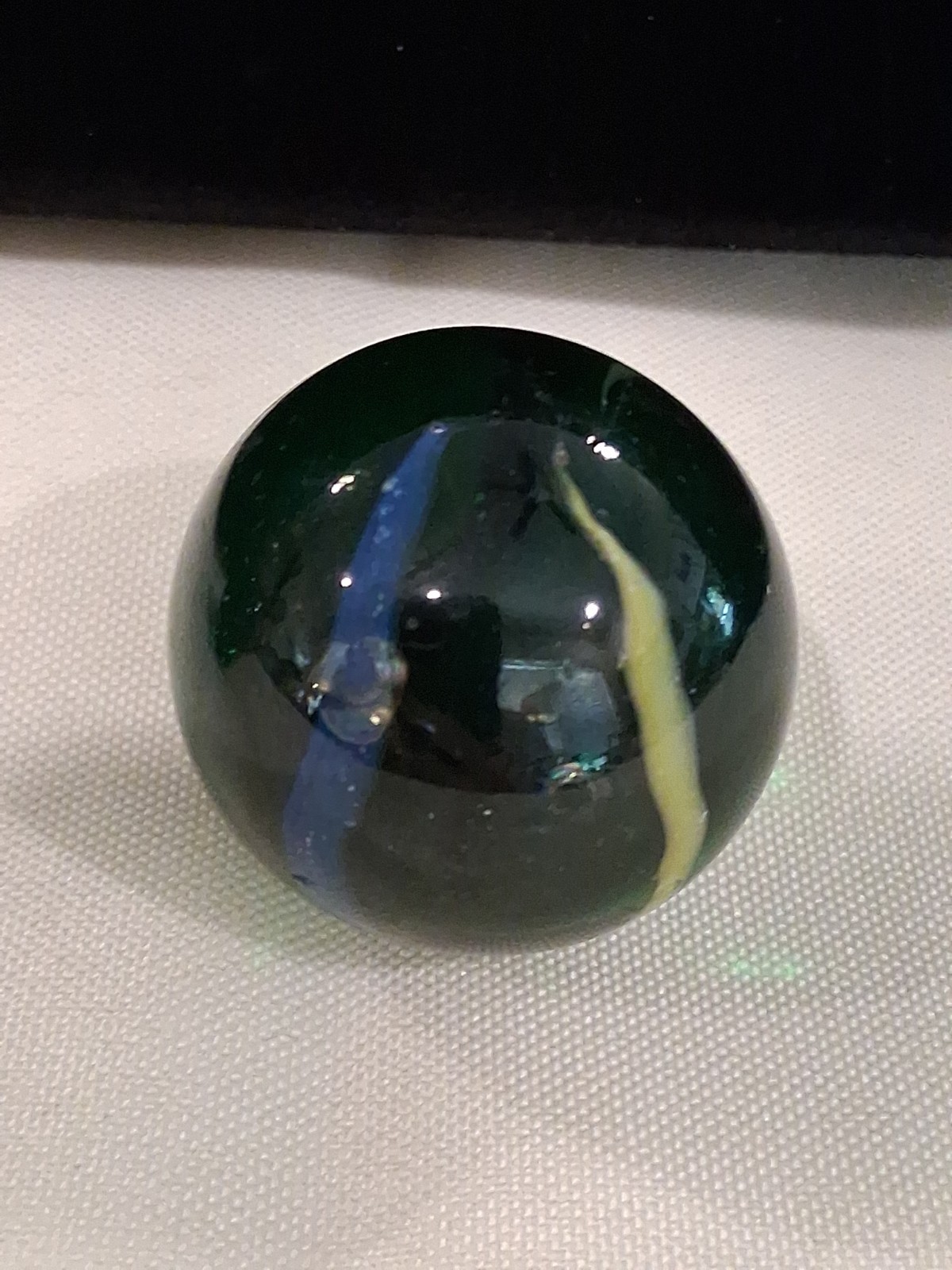 2 VTG 1.25″ Marbles: Translucent Dark Green Glass & 3 swirls:Blue,Yellow&White