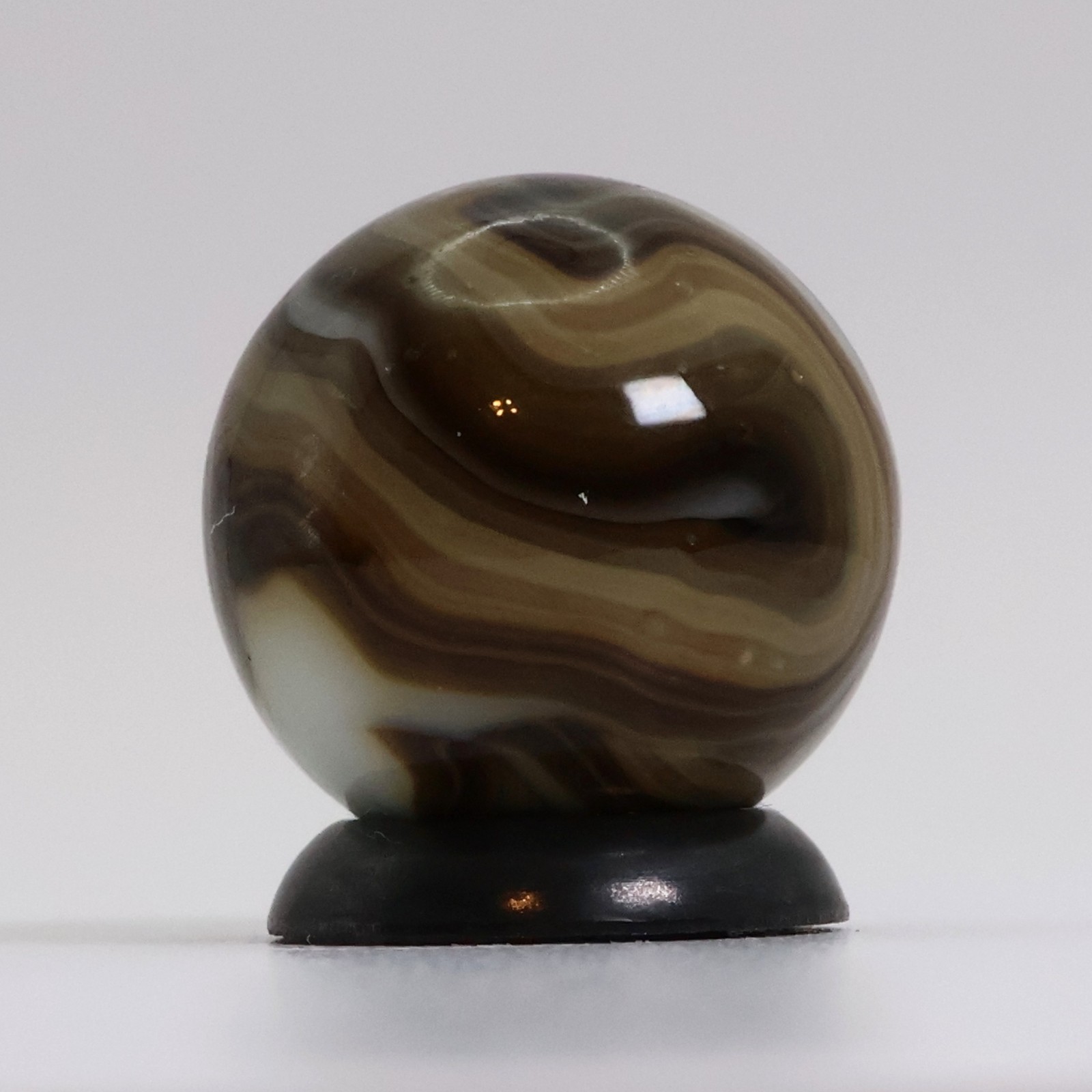 5/8″ Swirl Marble Busy Pattern White & Brown NM+