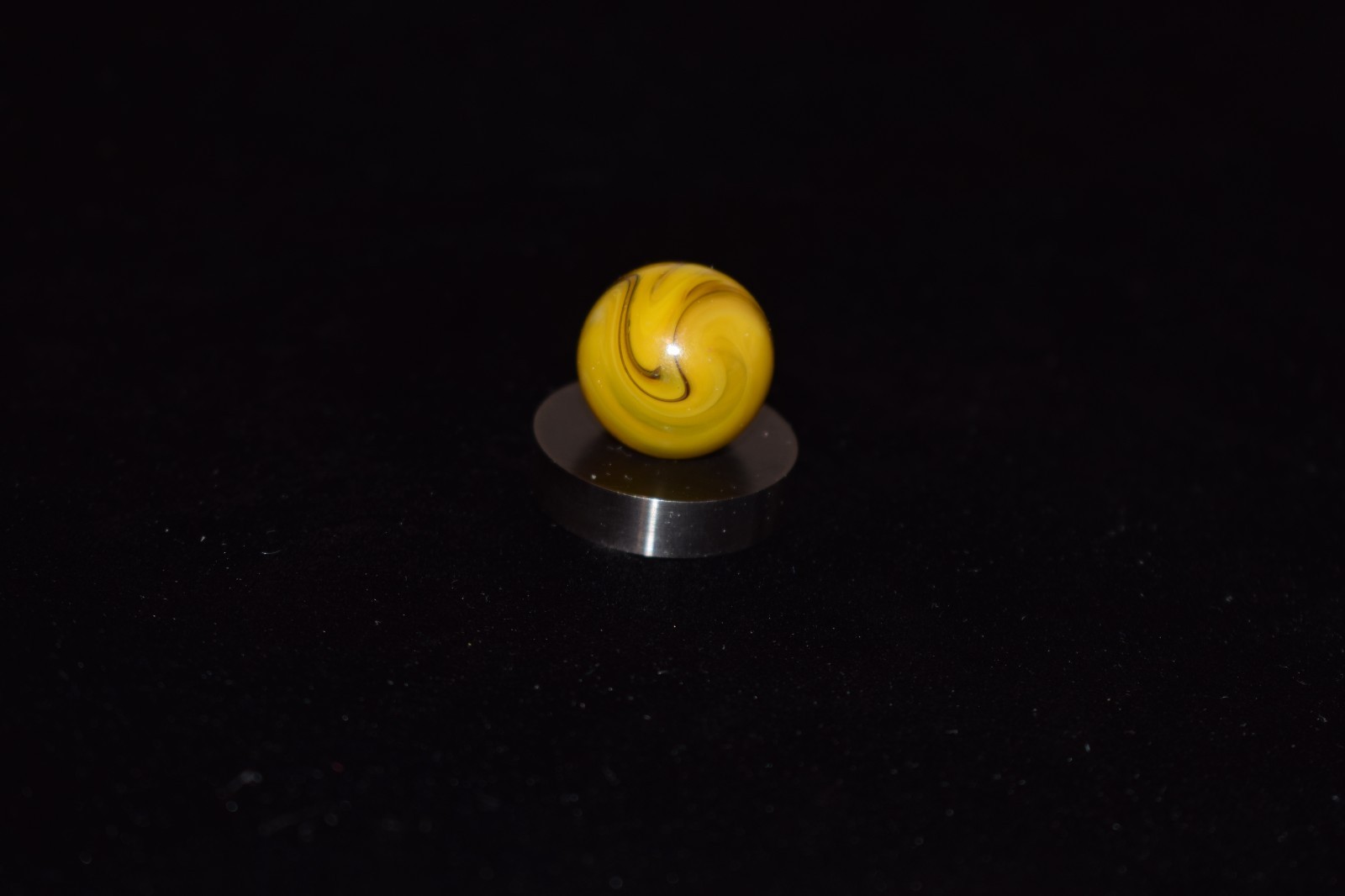 JABO/⏩DAS 🐏 Rams Head Patten🐏 Opaque Swirl Marble Size .718=23/32″=18mm MINT