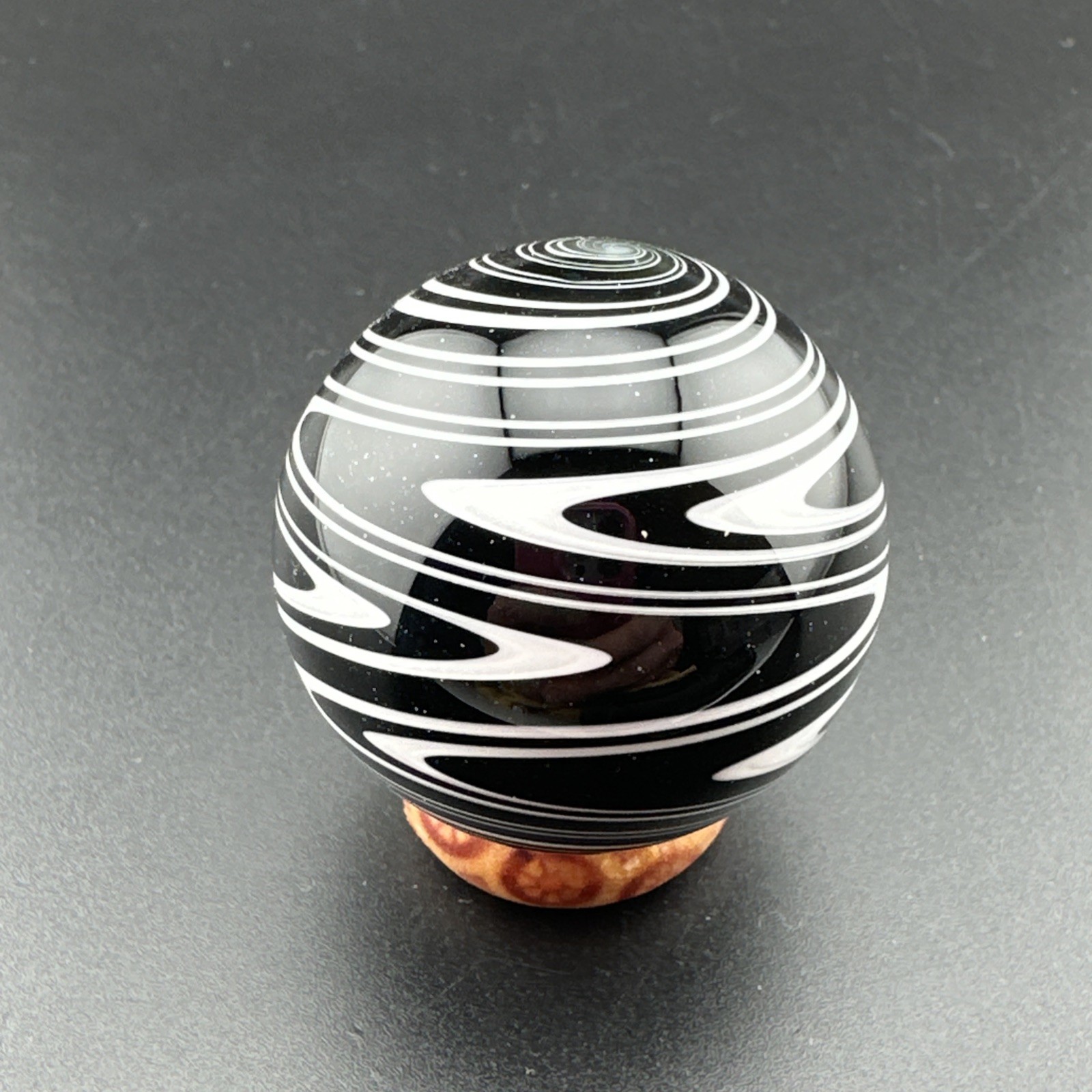 Contemporary Handmade Art Glass Marble 1.55″ Black + White Wigwag Swirl Boro MIB