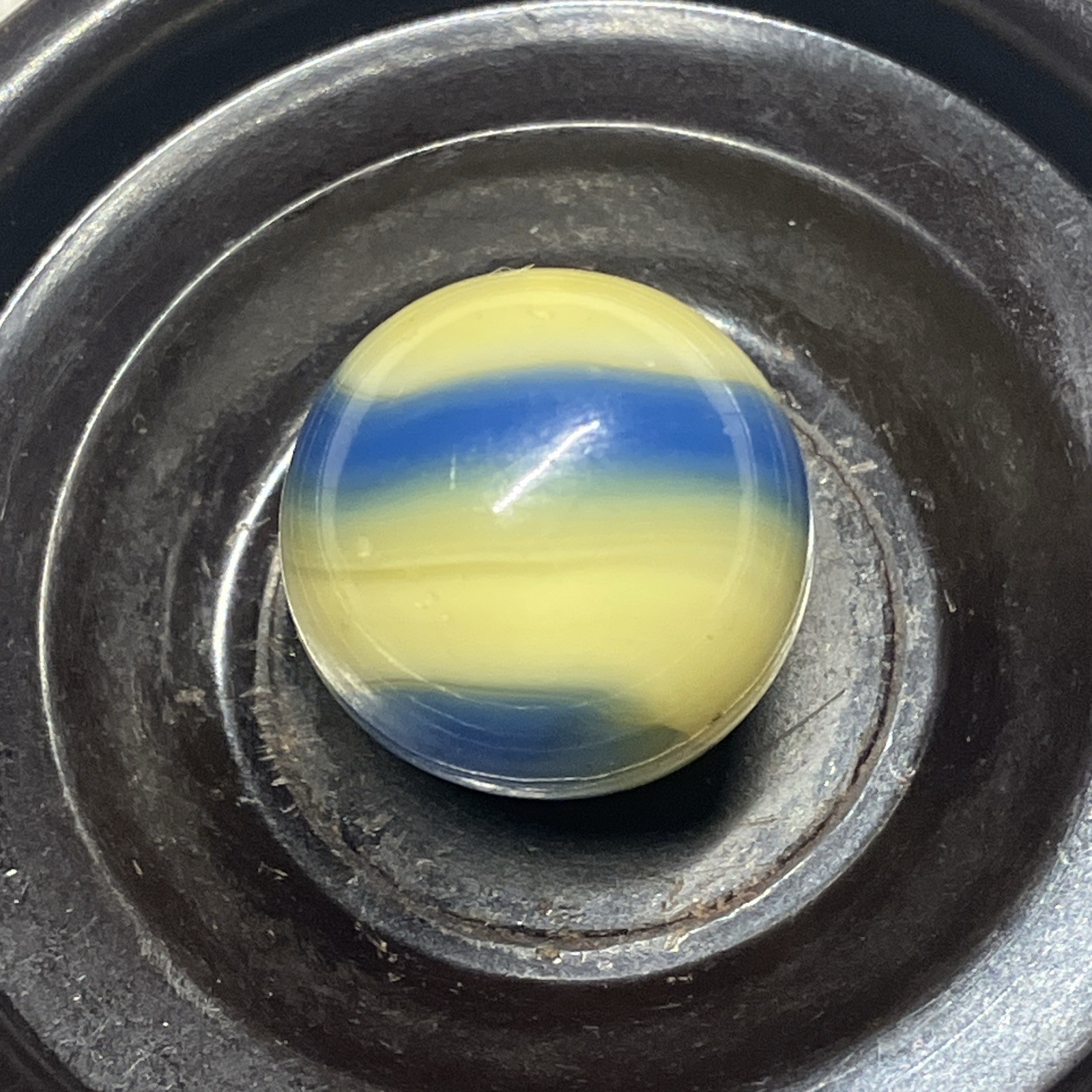 Vintage Akro Agate Corkscrew swirl banana yellow ocean blue glass marble wet
