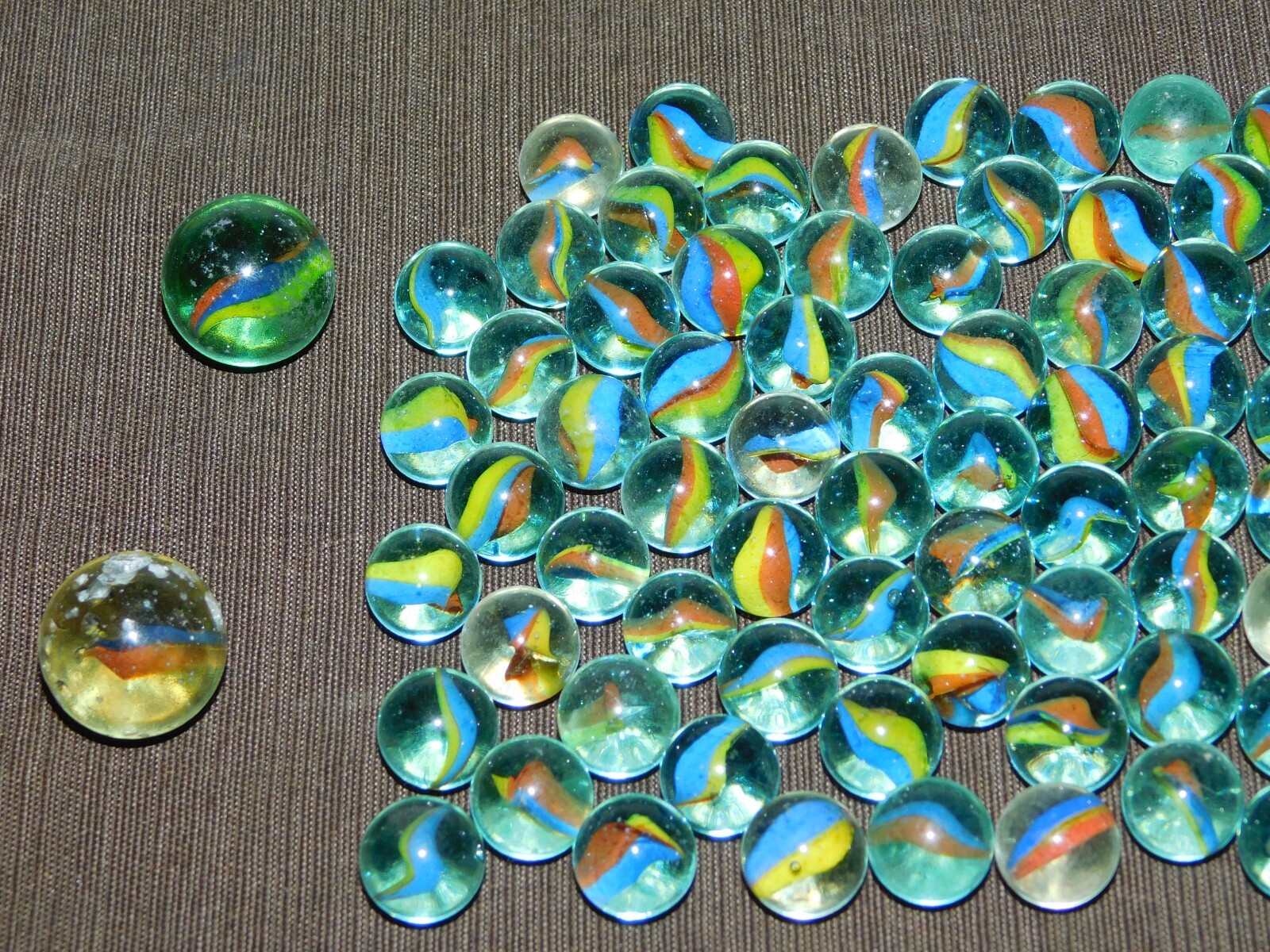 VINTAGE GAME TOY 120 OLD GLASS MARBLES