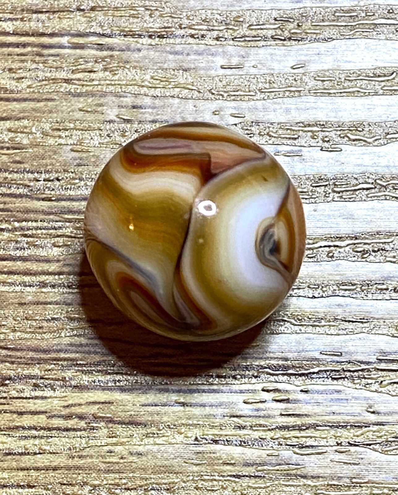 OLDER CHAMPION AGATE OPAQUE BASE WHITE BASE SWIRL NM+/- .60″ M256