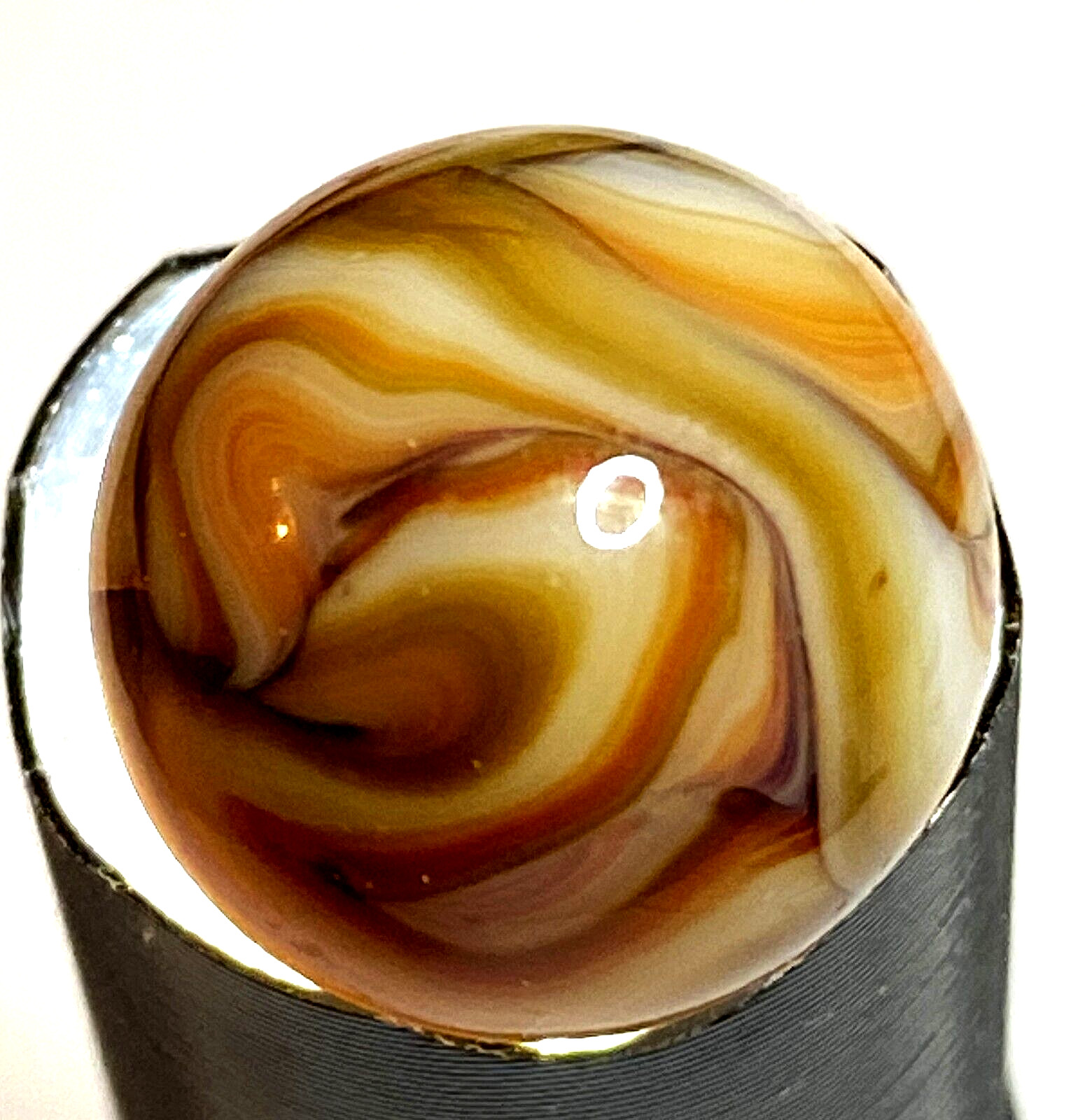 OLDER CHAMPION AGATE OPAQUE BASE WHITE BASE SWIRL NM+/- .60″ M256