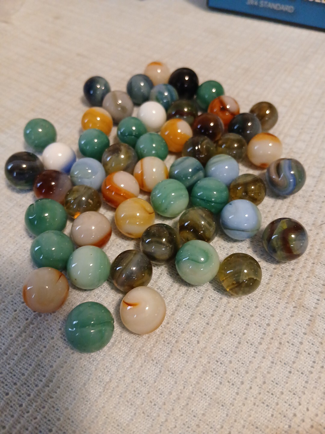 Lot Of 50 Assorted Jabo Classic PeeWee Marbles 7/16″ to 1/2″