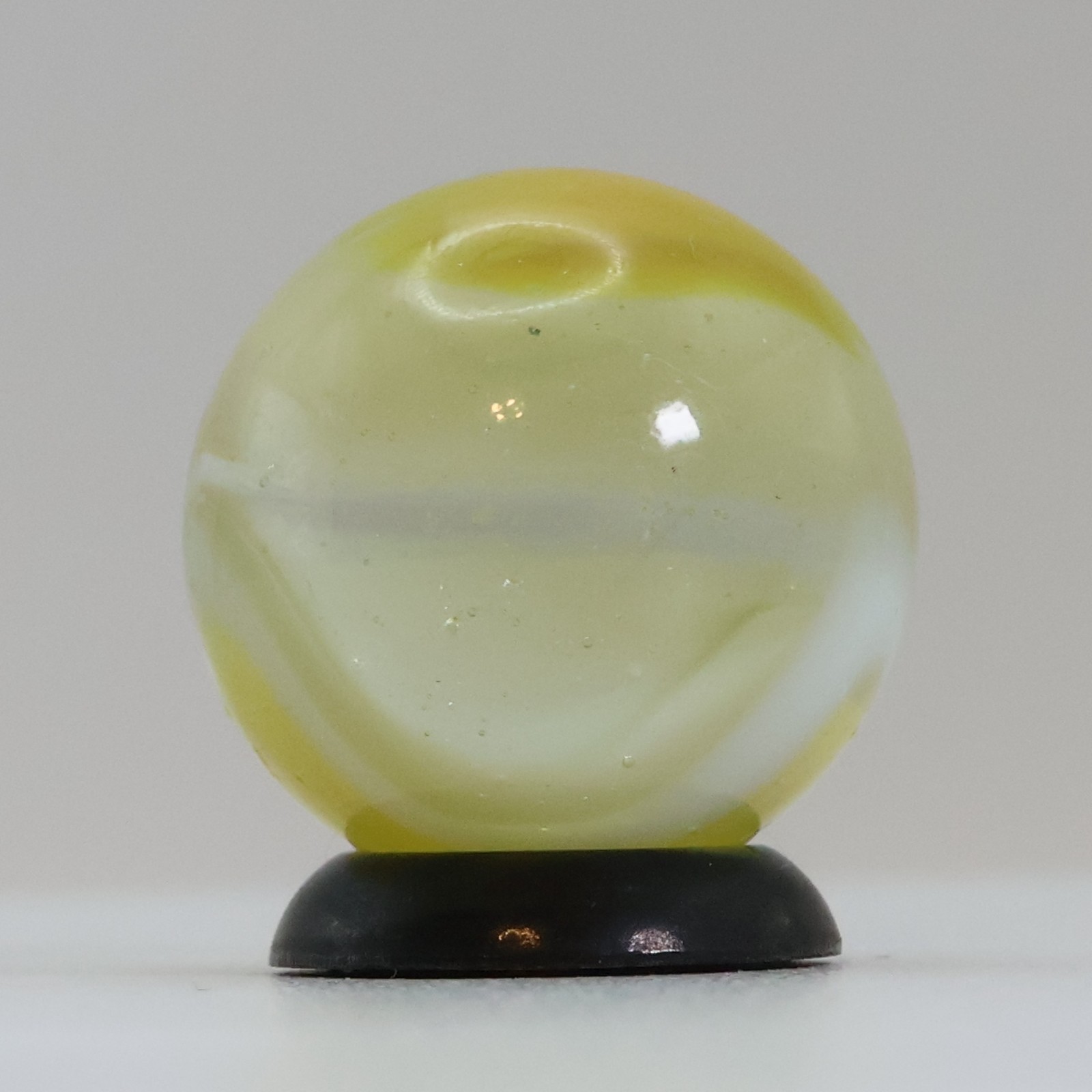 11/16″ Peliter Rainbo Clear Based Marble Yellow & White M-