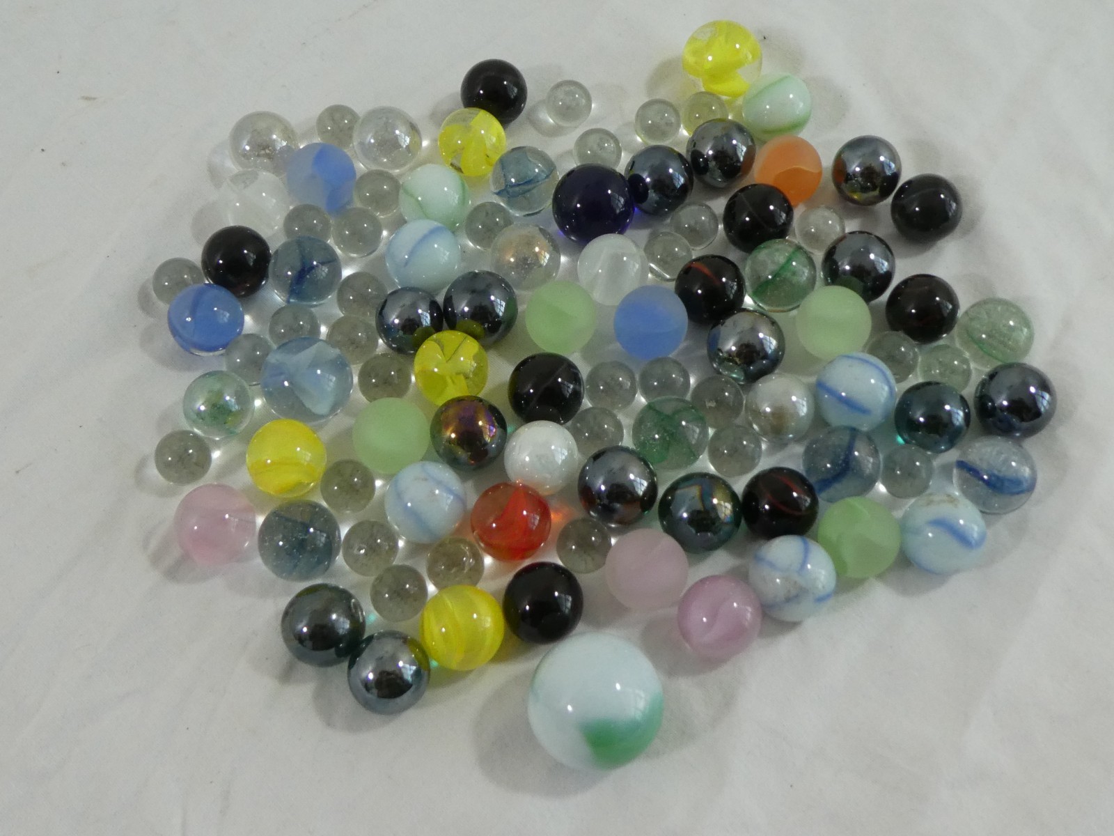 Channel Craft 98 Assorted Classic Multi Colored Glass Marbles Made USA Handbook
