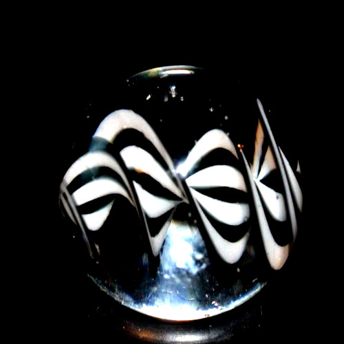 BRYAN TRILLAS GLASS MARBLE/.756″-BLUE BLACKLIGHT ZEBRA-BLUE UNDER BLACKLIGHT