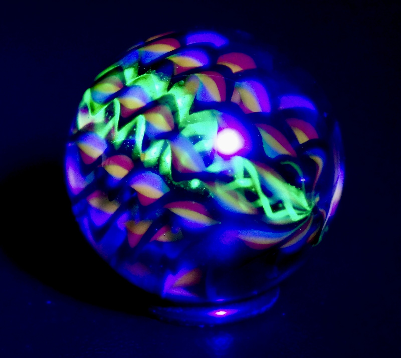 Bryan Trillas Glass Marble/Filigree Cane/UV Reactive/Red Green Yellow/0.8-0.9 in