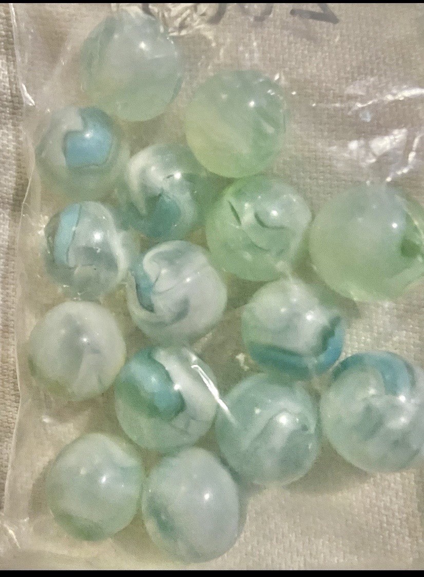 Lot Of Over 800 Marbles *From Pee Wee To Shooters*