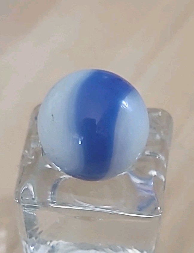 17 mm Marble, “White Base” with Lt. Blue & Dark Blue Swirls, “Corkscrew” NM/-M
