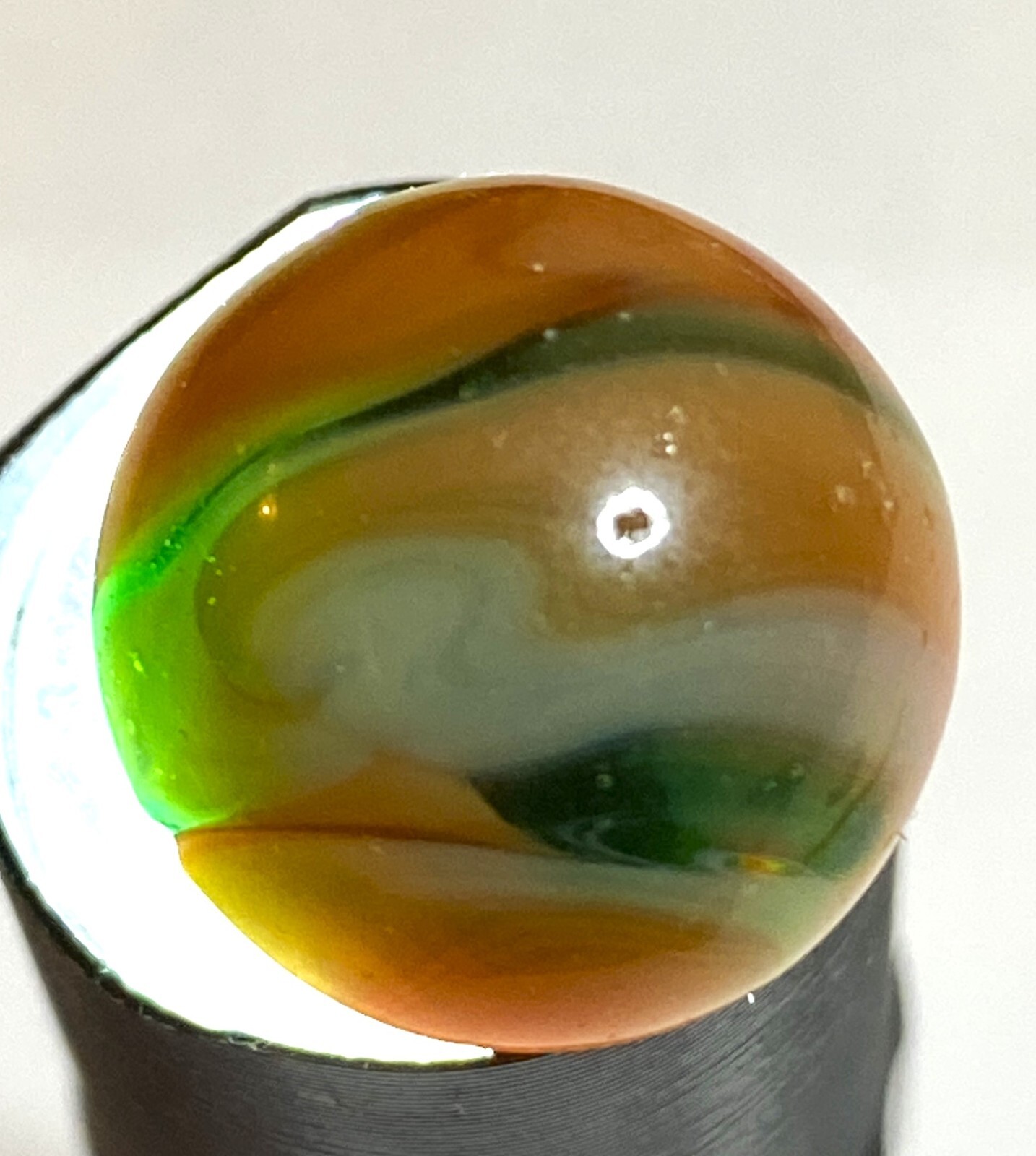 SEAMED WV / CHAMPION / AGATE GREEN GLASS BASED SWIRL .61″ NM+/- M243