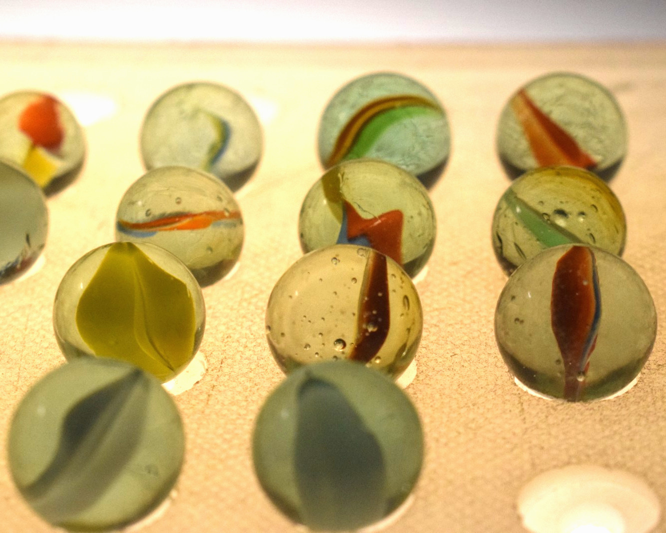 JAPAN CLEAR GREEN MARBLES CATS EYE BANANA 21PC LOT 1960s VINTAGE RED BLUE YELLOW