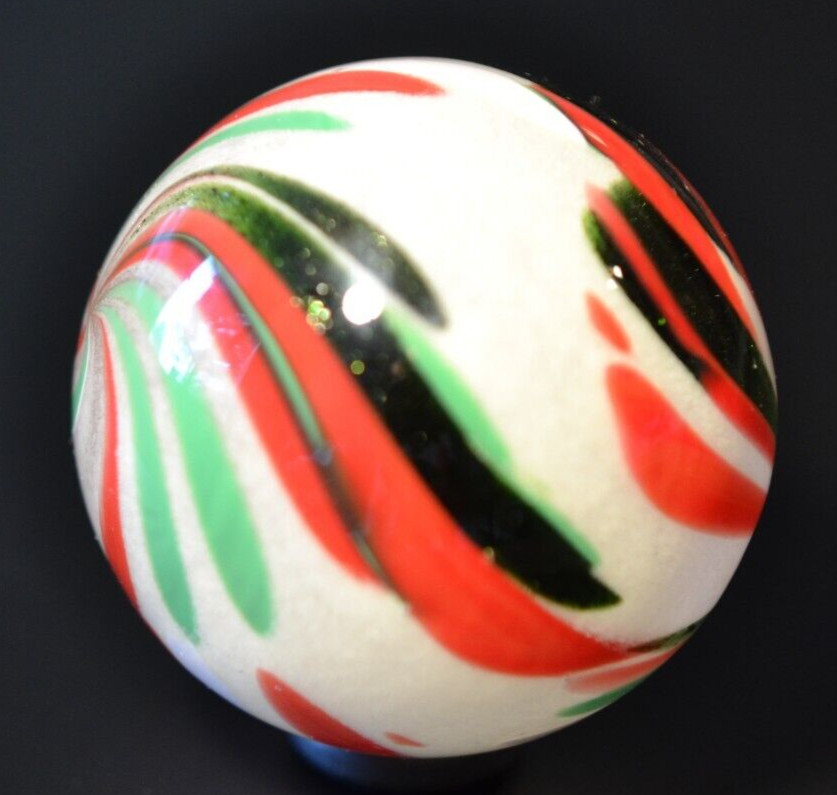 BRIAN TOSELAND GLASS MARBLE/1.797″-CHRISTMAS GUINEA-LIME GREEN UNDER BLACKLIGHT