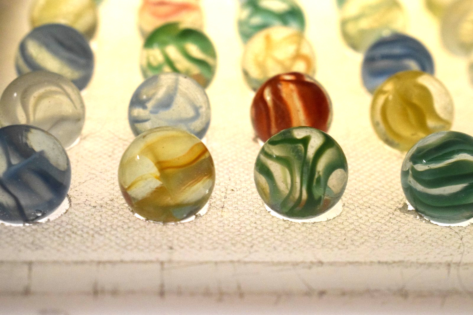 VITRO AGATE MARBLES CATS EYE 6 VEIN CAGE 69PC MIXED LOT PLUS ONE YELLOW SHOOTER
