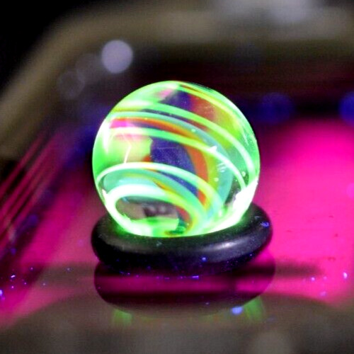 BRYAN TRILLAS GLASS MARBLE/.578″-BLACKLIGHT RAINBOW CORKSCREW-TURQ.,RED,VIOLET +