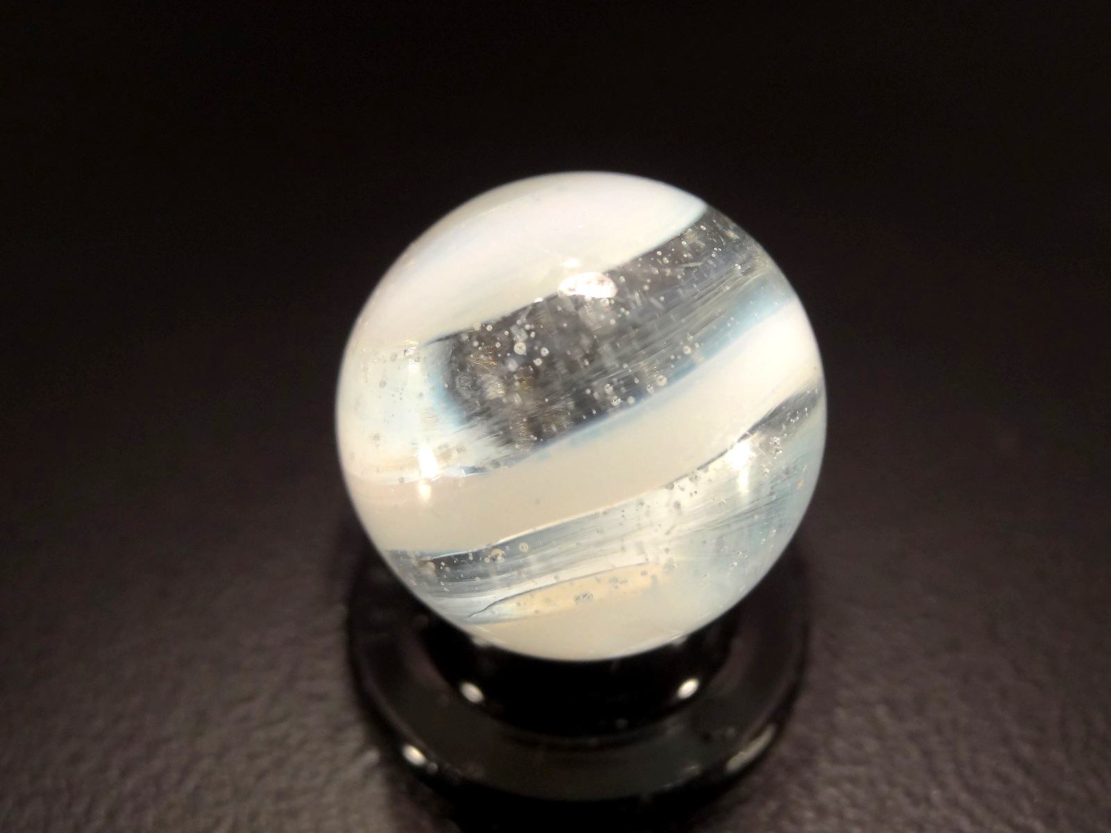 AKRO AGATE “WHITE-BLUE SNAKE ” 🐍 on MOONIE GLASS 🌛 RARE – VHTF WET MINT