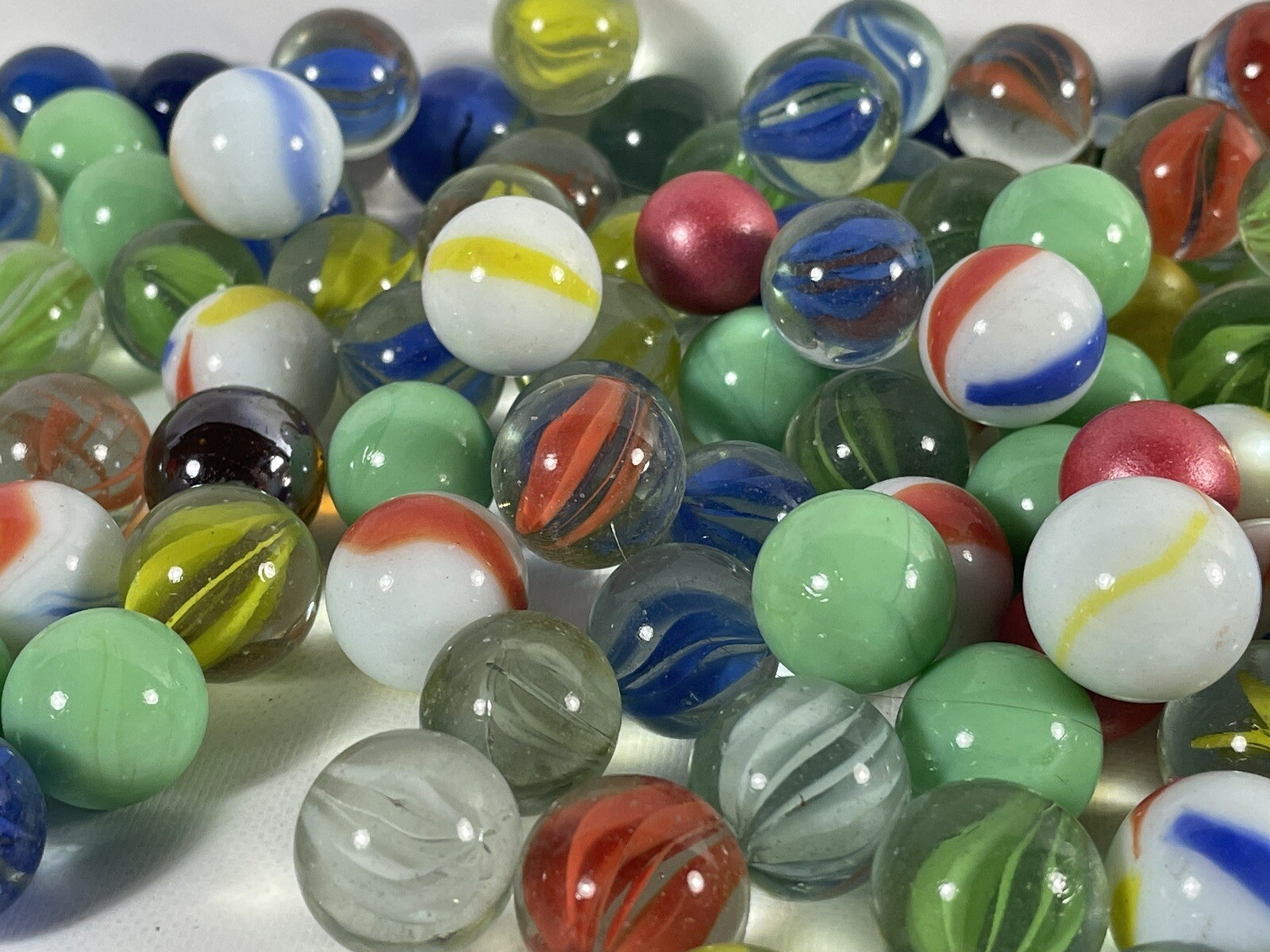 Vintage Marbles Lot Of 140 In Tin By Kangaroo – Swirl, Rainbow, Solid, Glass