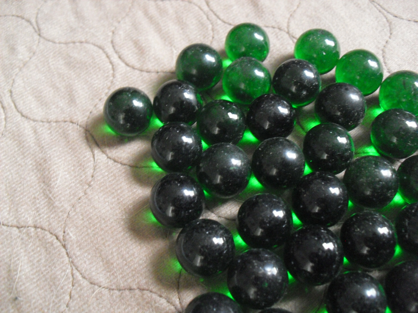 Lot of 37 Vintage Glass Agate Green Marbles About 11/16″ to 3/4″ Wide