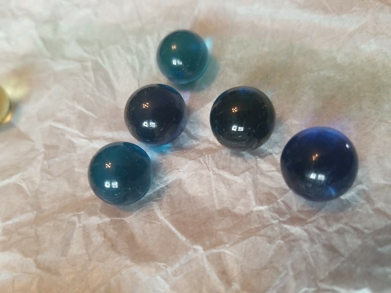 5 VINTAGE BEAUTIFUL BLUE CLEARIE MARBLES FROM 1970S & 1980S