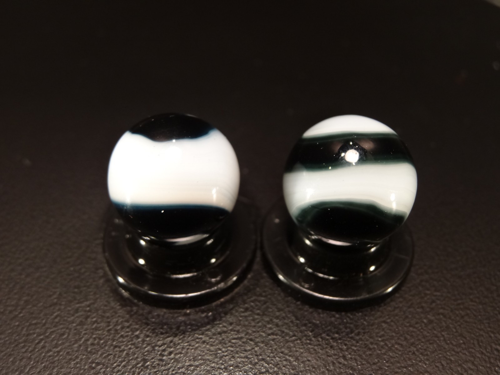 AKRO AGATE 2 Same Run BLACK TIE w/EYELASHES Rare LH and RH Corks