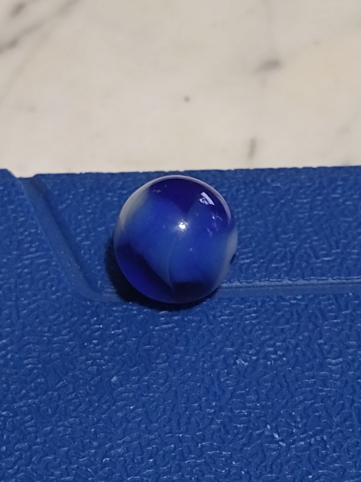 🎁Vintage Blue & White Swirl Marble .62 Very Good Condition