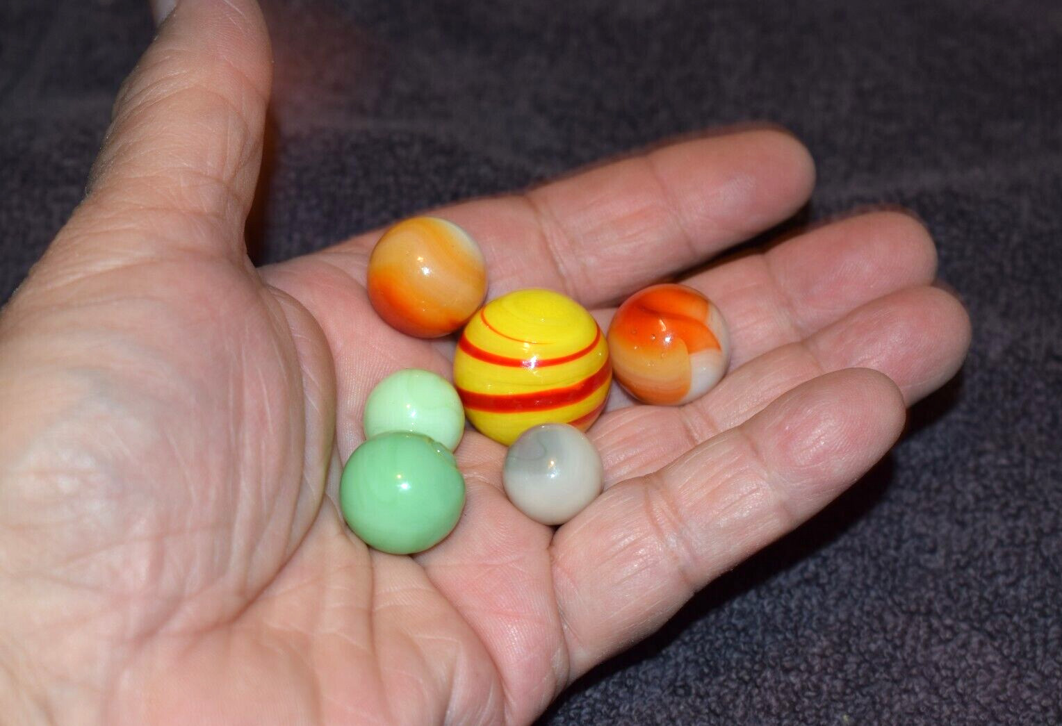 Vintage American UV Blacklight toy Marble lot of 5 Sizes range .593″ to 1.00″