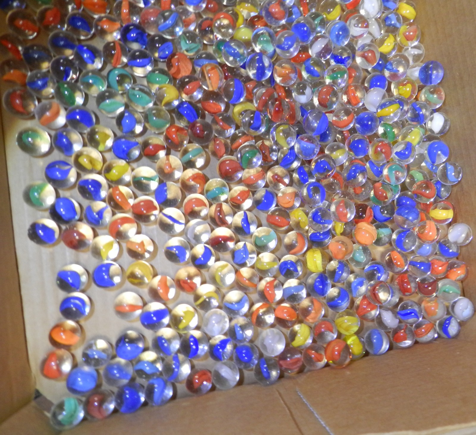 #19742m Huge Wholesale Bulk Lot of 500 Peltier Glass Cat’s Eye Marbles