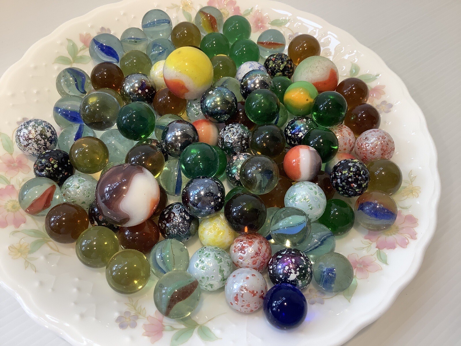 Marbles Glass In Large Candy Plastic Jar Lot 3 Toys Tom Bowlers