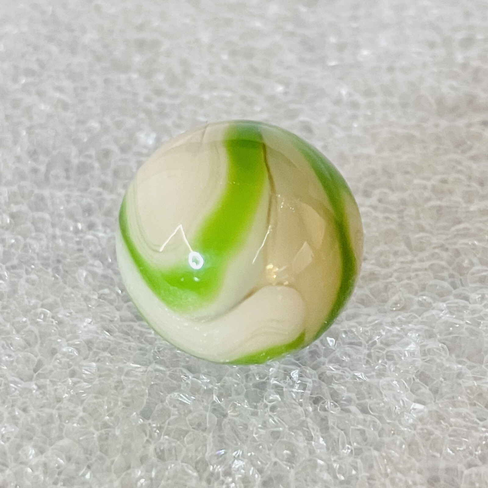 Ravenswood “R” Swirl Marble .63″ Wet NM+ Green White Clear