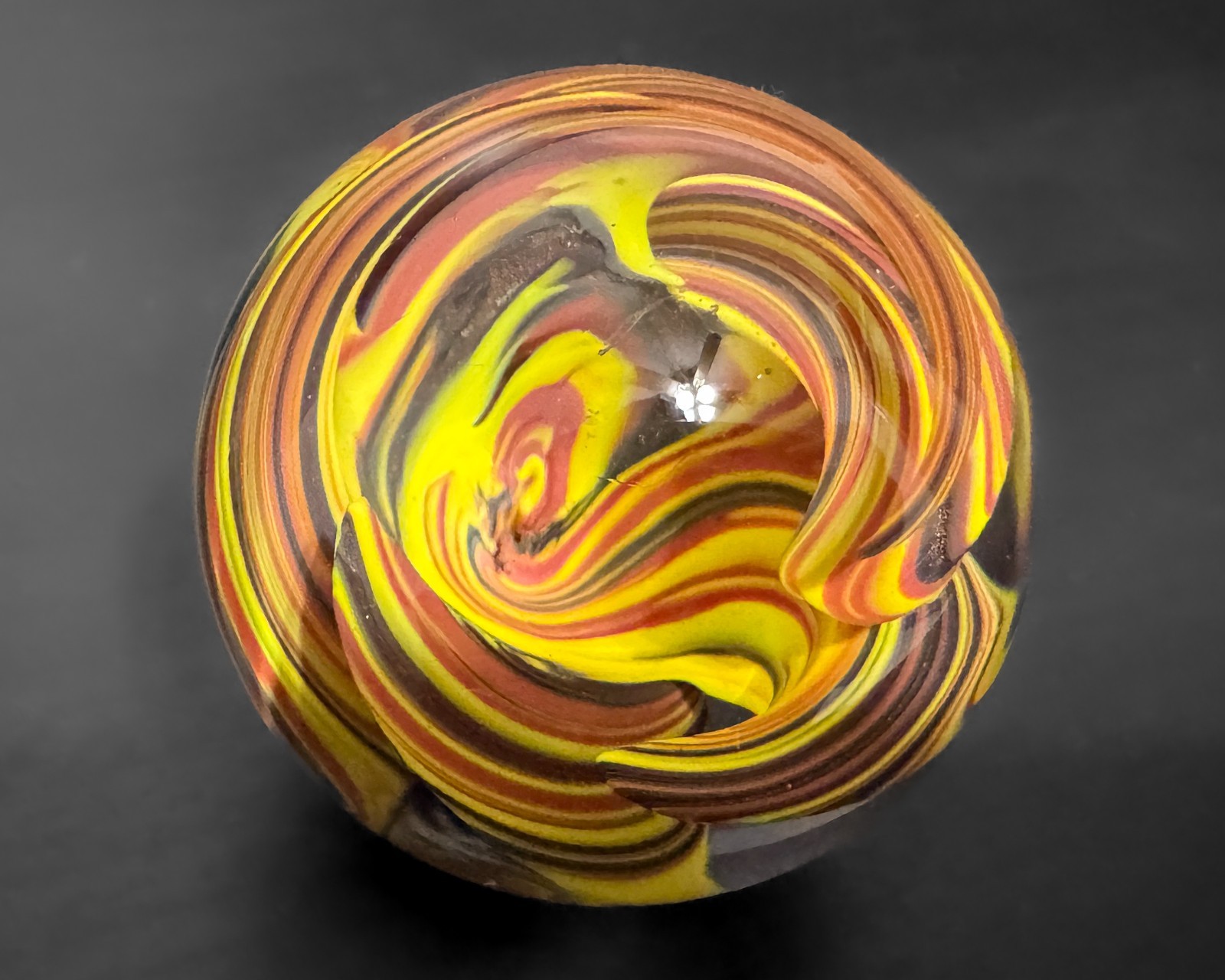 Eddie Seese 1.68″ 2001 Yellow Lutz Handblown Contemporary Art Glass Marble