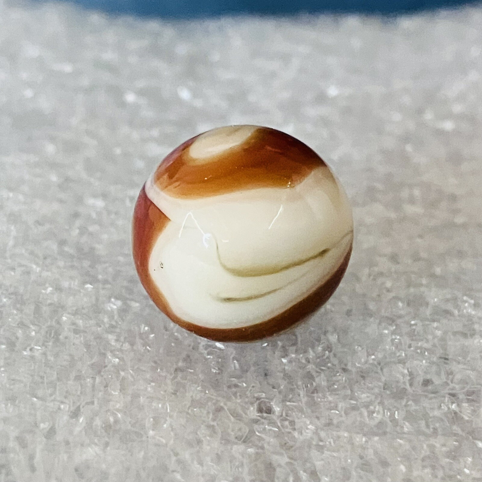 UV Active Ravenswood “R” Swirl Marble .60″ NM Wet Red / Blood On White Red Raven