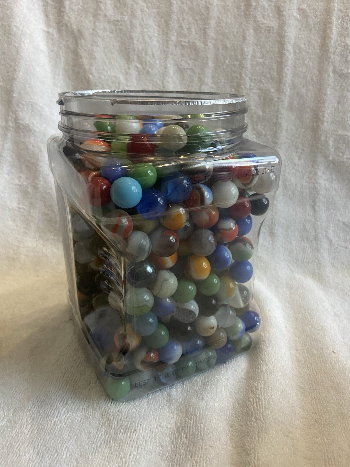 VINTAGE LOT OF APPROX. 500 GLASS MARBLES ASSORTMENT OF COLORS, STYLES & SIZES