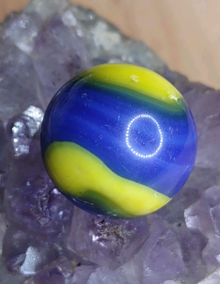 Dark Blue & Yellow Akro TwoColor Prize Corkscrew Swirl Vintage Marble .62-63″ VG