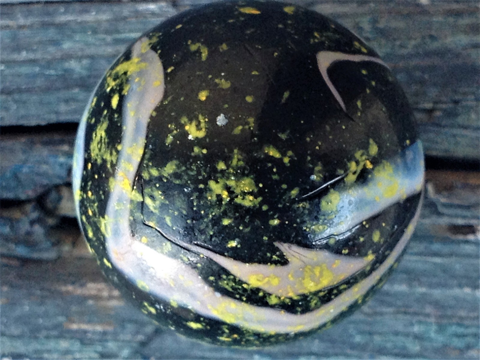 LARGE OPAQUE BLACK GLASS MARBLE 1″ SHOOTER VARIEGATED SWIRL WHITE SPECKLE YELLOW