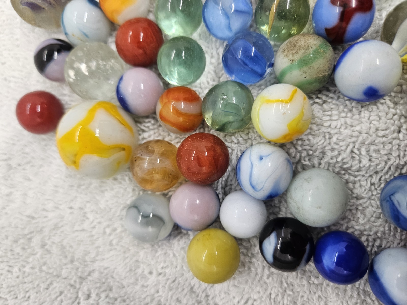 Antique Lot Glass Marbles with Glass Display Stand – Some Glow Under Black Light