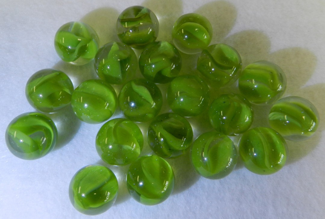 #20616m Vintage Group or Lot of 20 Aventurine Cat’s Eye Marbles