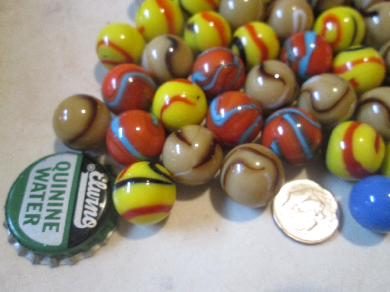 LOT OF 75 VINTAGE Swirl Marbles SOME CATSEYE SHOOTER SOME DIFFERENT COLORS