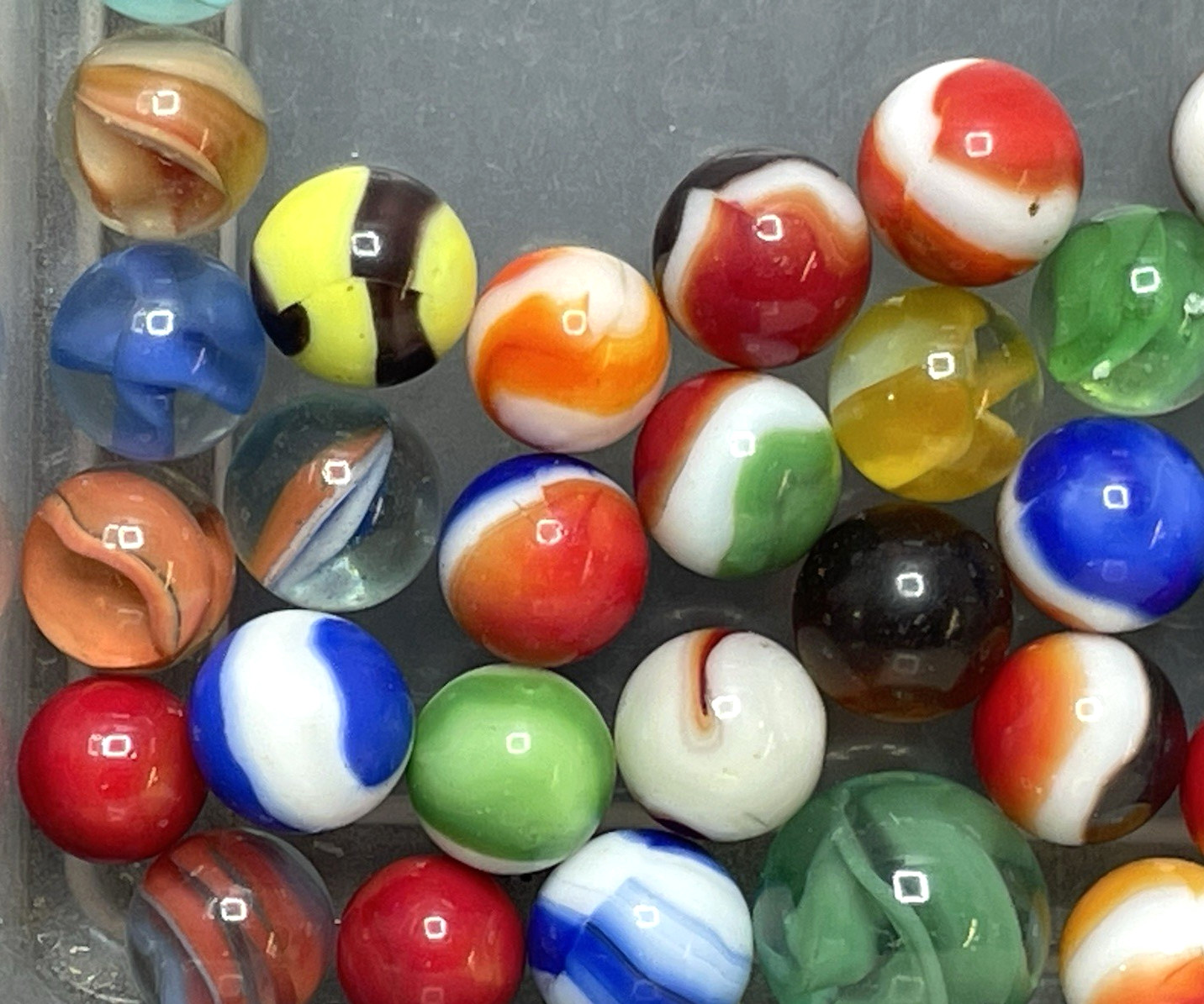 VINTAGE MARBLES LOT 50 pc AKRO AGATE MARBLE KING PELTIER PATCH SWIRL a