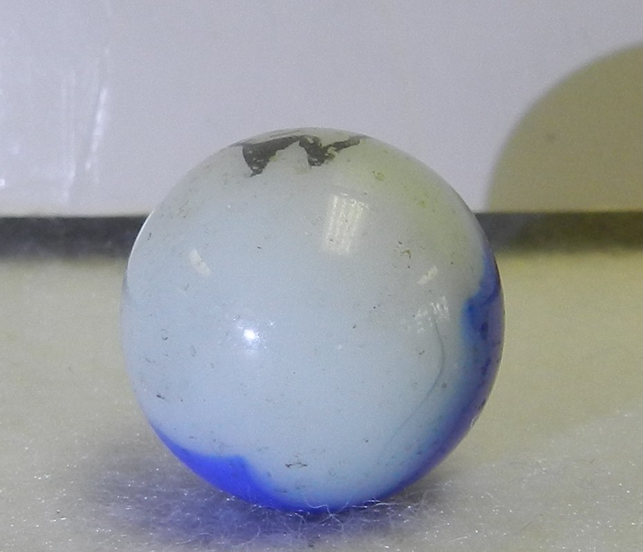 #19836m Original Vintage Peltier Glass Comic Marble Sandy NM .70 Inches
