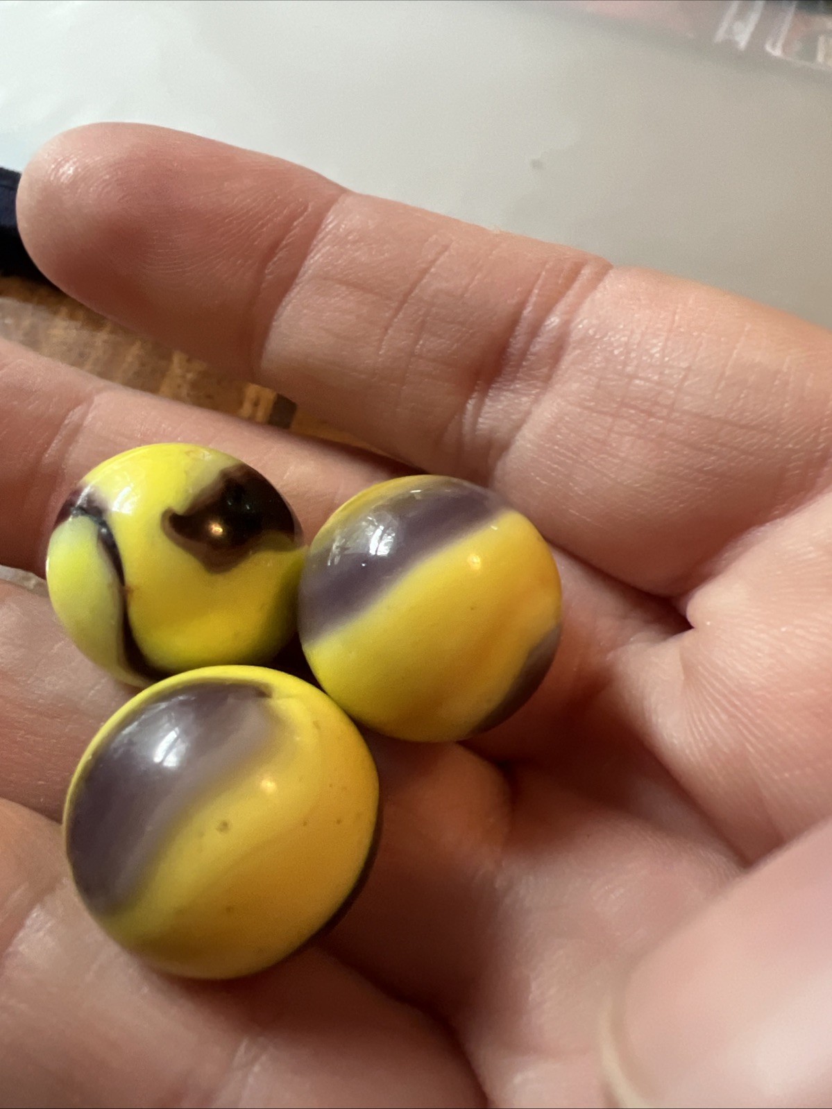 VINTAGE AKRO AGATE YELLOW & BLACK “BUMBLE BEE” CORKSCREW MARBLE 18mm 23/32” .71”