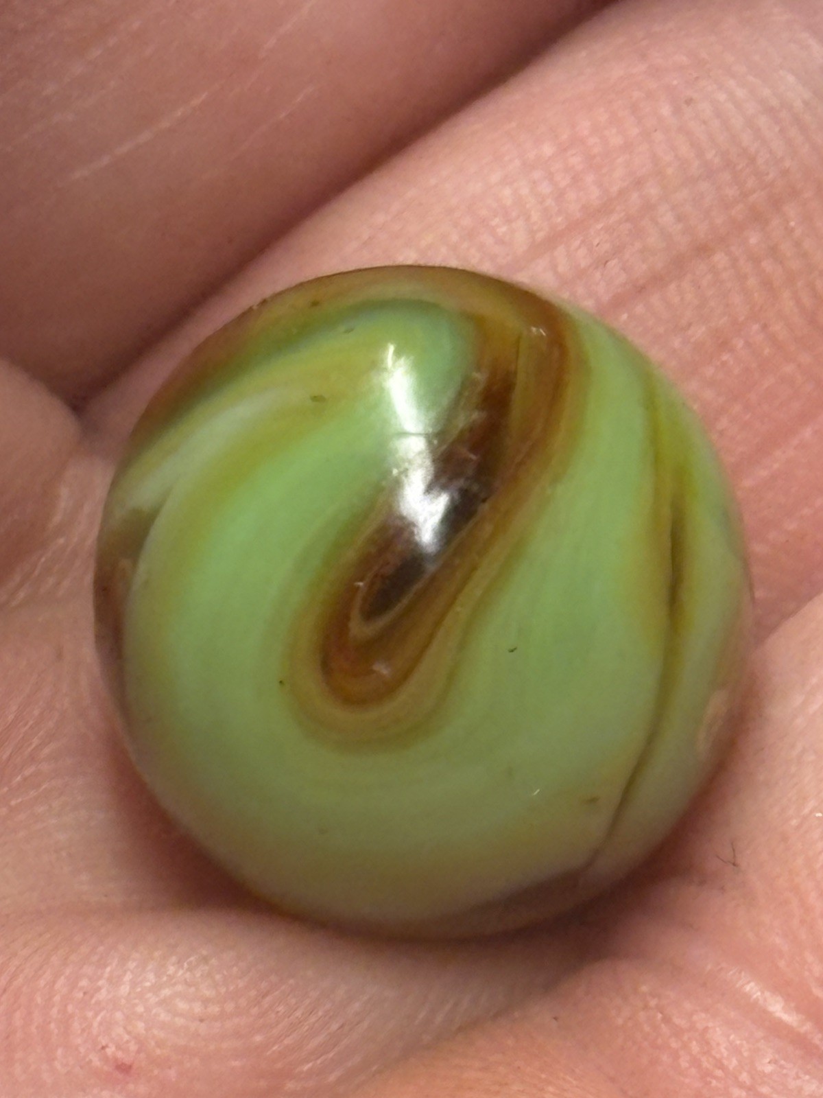 23/32″ Rare CAC 4 Color Swirl In Beautiful NM 8.9 Condition.