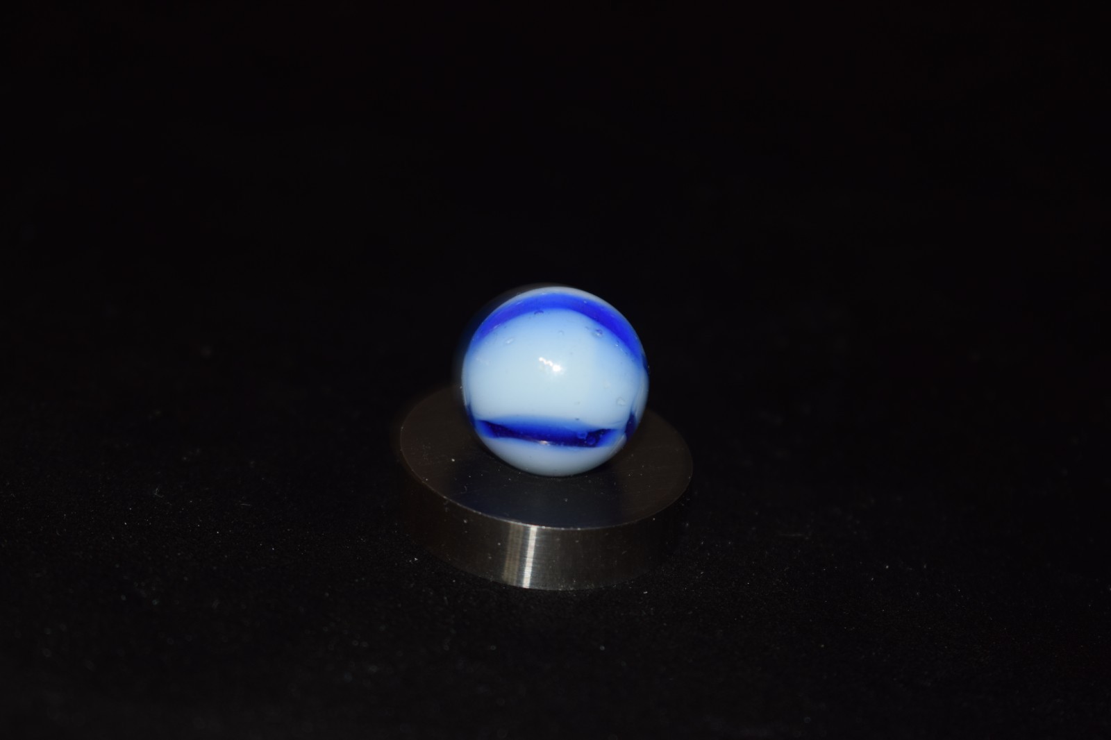 🦓➖⏩Vintage NRL Peltier Rainbo BLUE🔵🦓🔵ZEBRA Collectors Toy Marble .625″ MINT