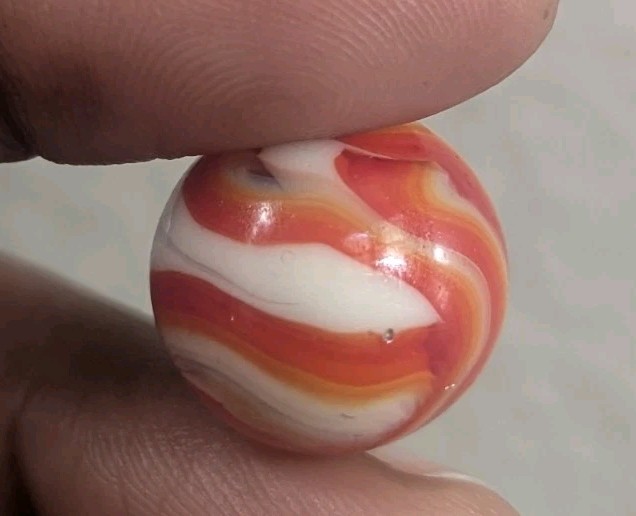 Ravenswood Alley? UV Uranium Cadmium Selenium Red Raven Swirl Glass Marble .63