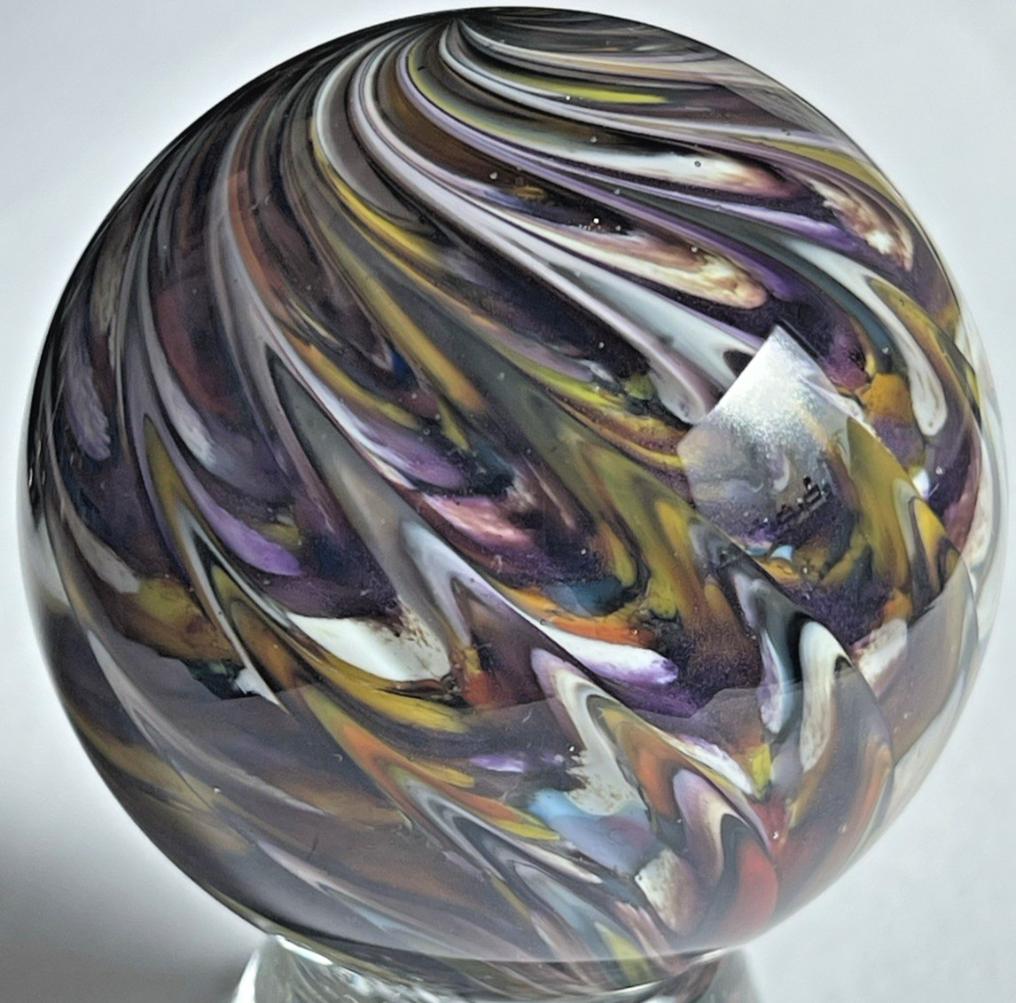 08 STEVE DAVIS MARBLE SIGNED GLASS ART LARGE 1.94″ PURPLE RED YELLOW WHITE TWIST
